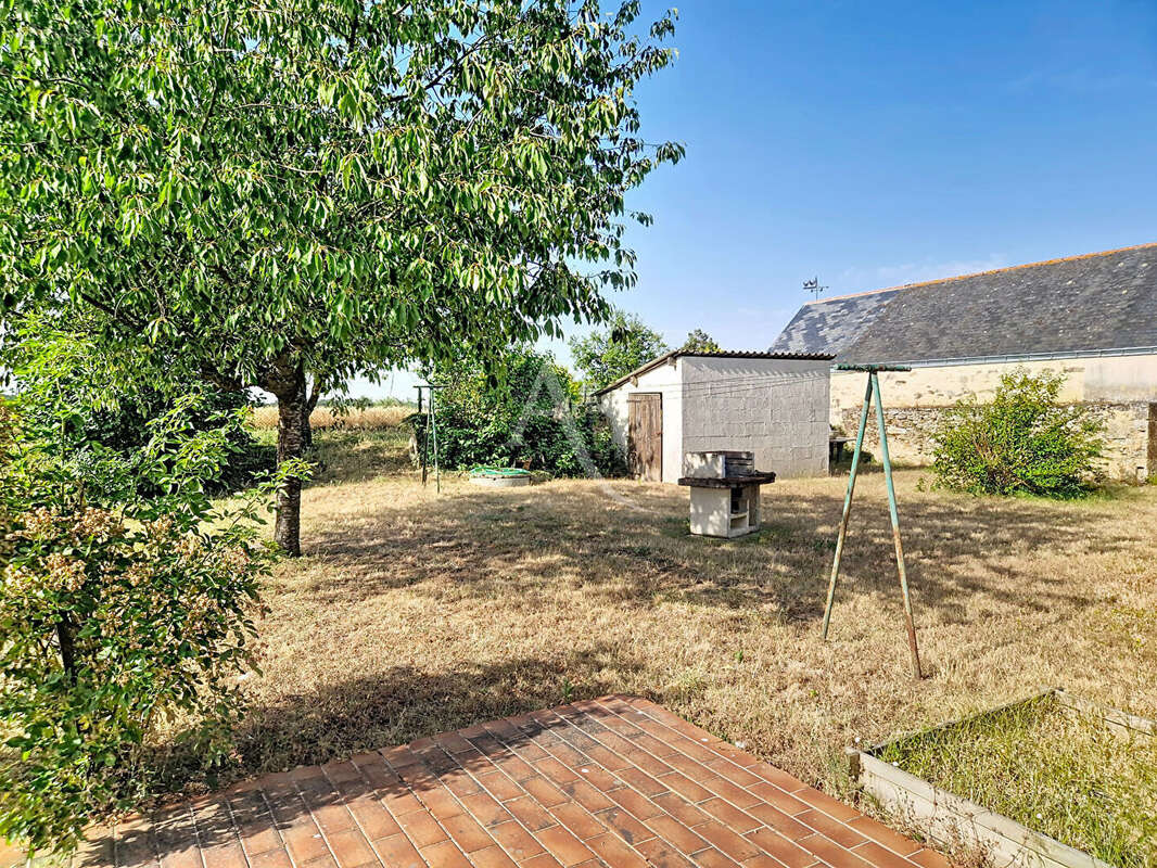 Maison à AMBILLOU-CHATEAU