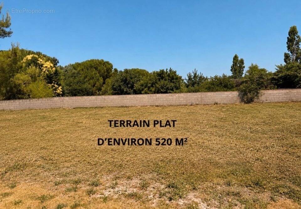 Terrain à GIGNAC-LA-NERTHE