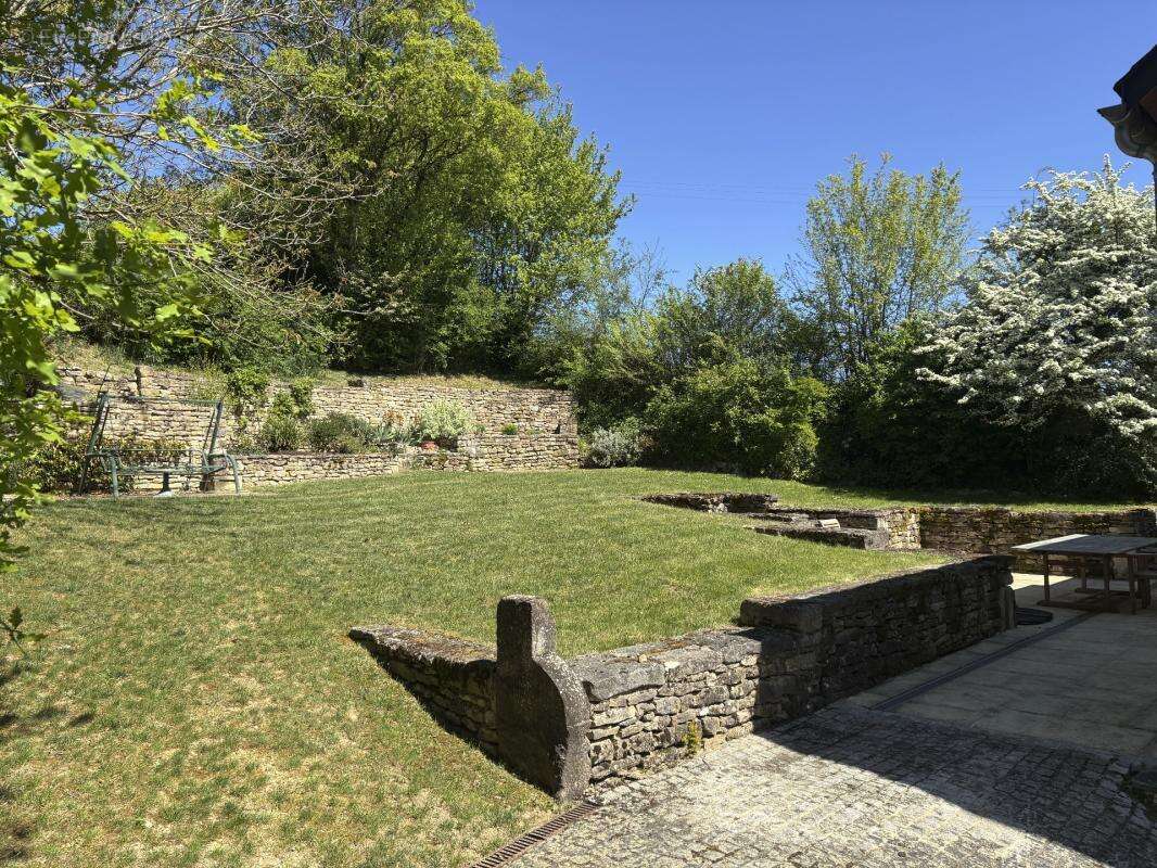 SEMUR EN AUXOIS 20min : maison de 144m², 5 chambres, grange, garage, cave, jardin. Prix 288 000€ - photo 5