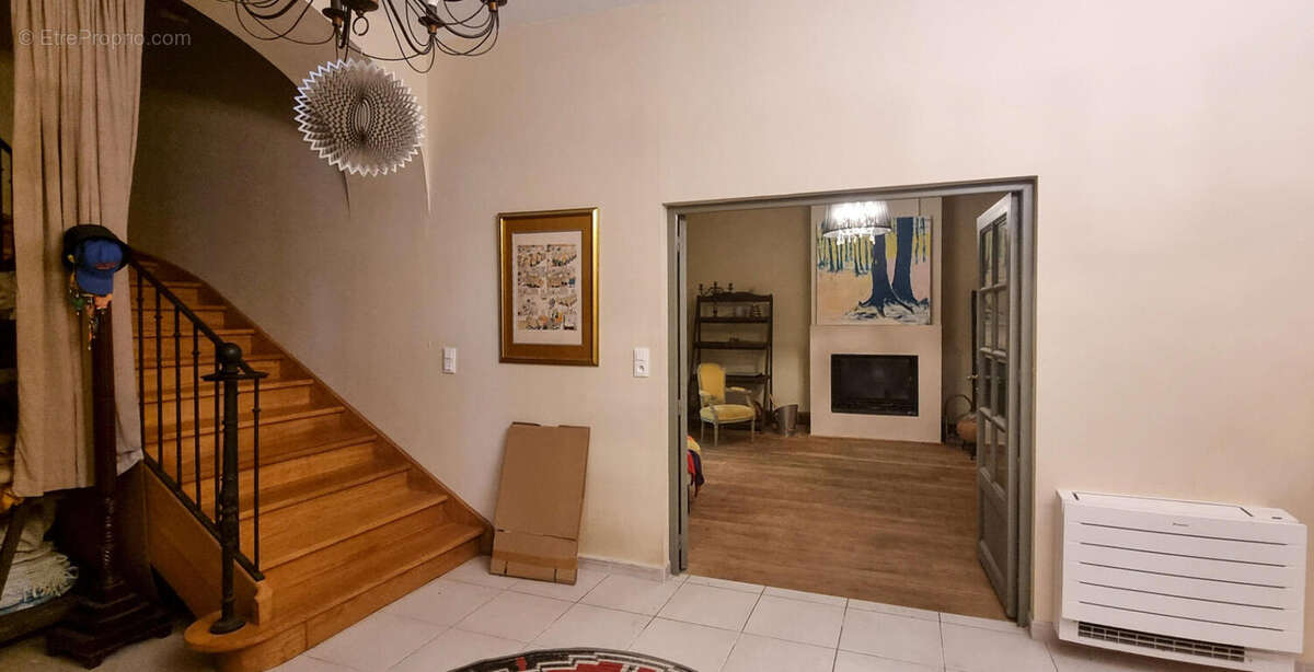 hall - Maison à SAISSAC