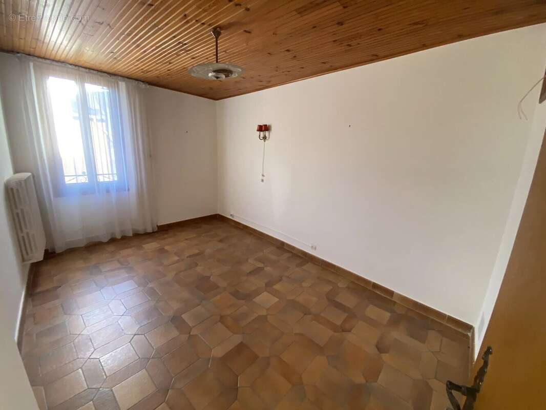 Appartement à TOUET-DE-L&#039;ESCARENE