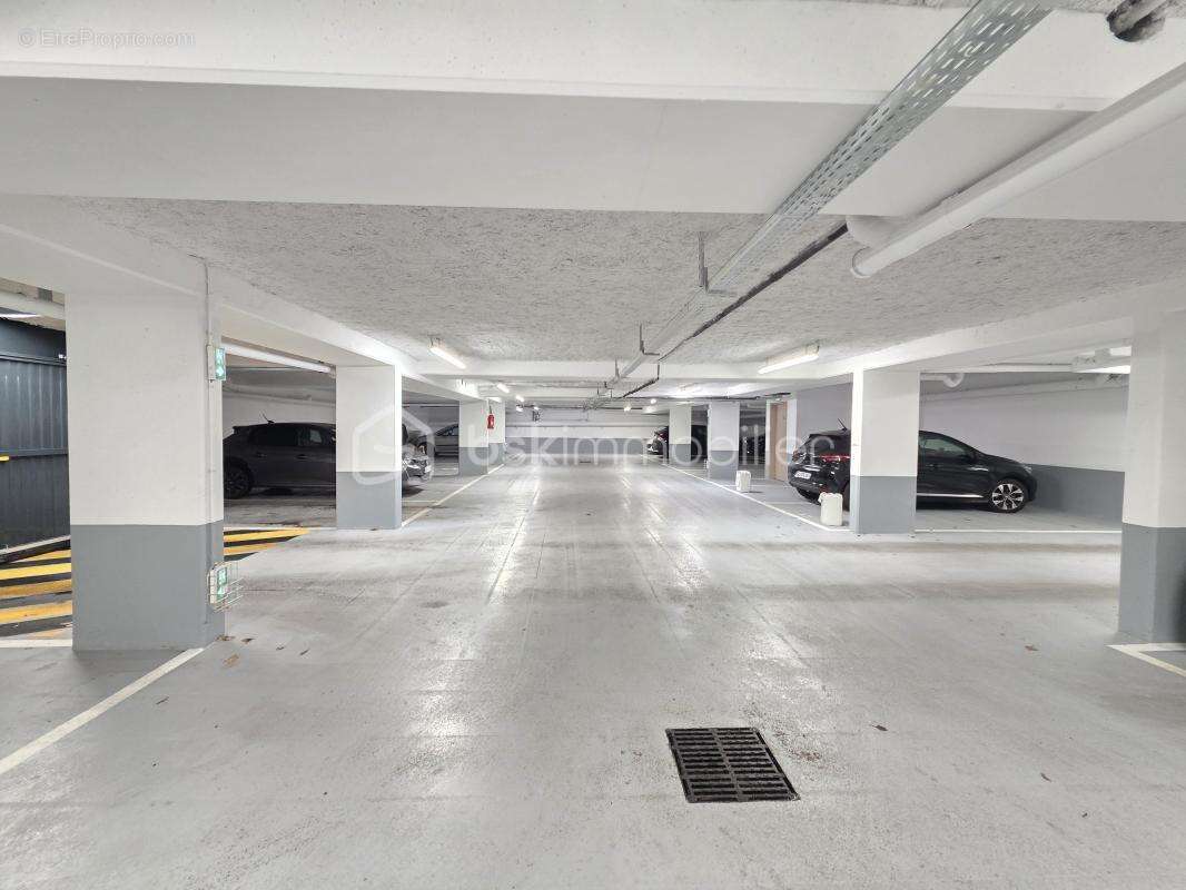 Parking à CHAMPS-SUR-MARNE