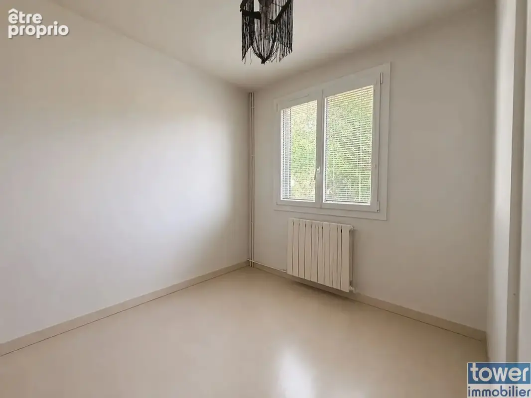 Maison de plain-pied 3 chambres   Drancy, quartier Village Parisien - photo 9