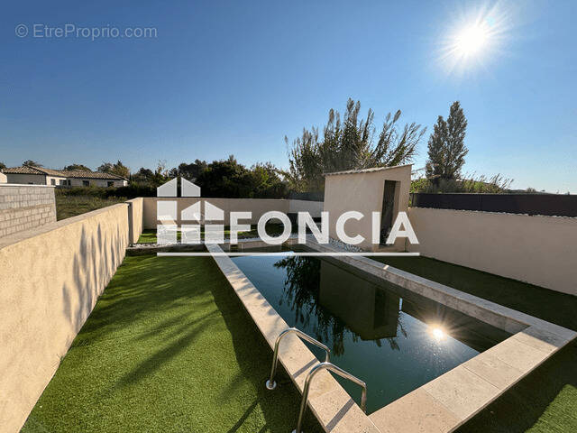 Maison à ENTRAIGUES-SUR-LA-SORGUE