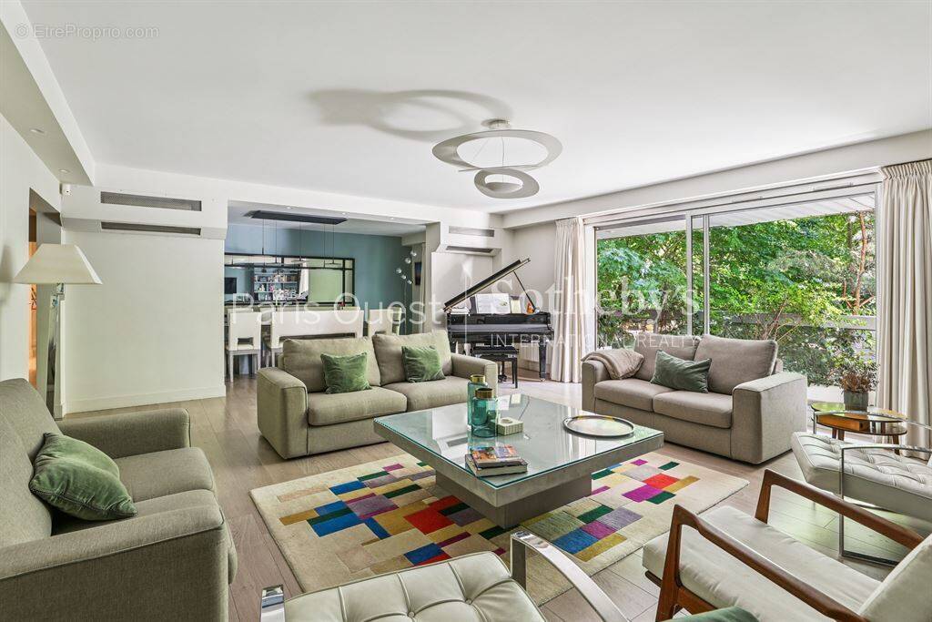 Appartement à NEUILLY-SUR-SEINE