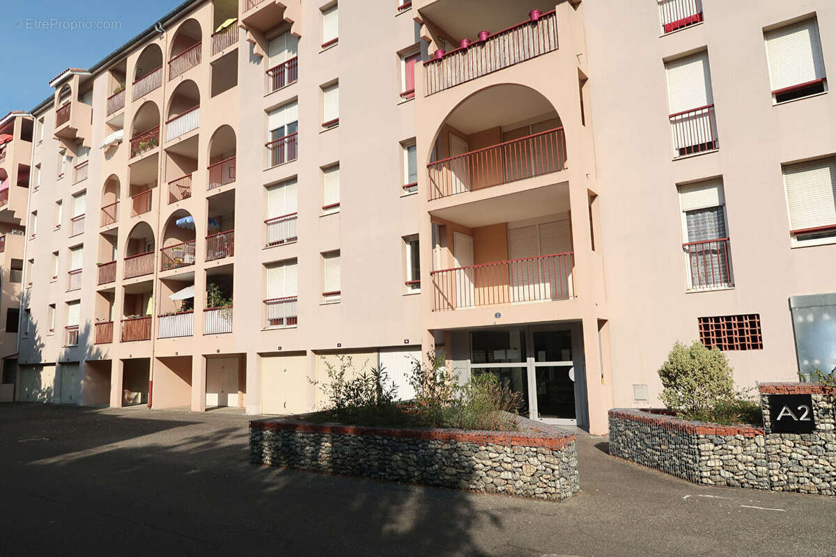 TOULOUSE HAUT-ROSERAIE - Ensemble immobilier de 209.35 m2 composé de 3 appartements loués avec cave et parking + 6 parkings - photo 9