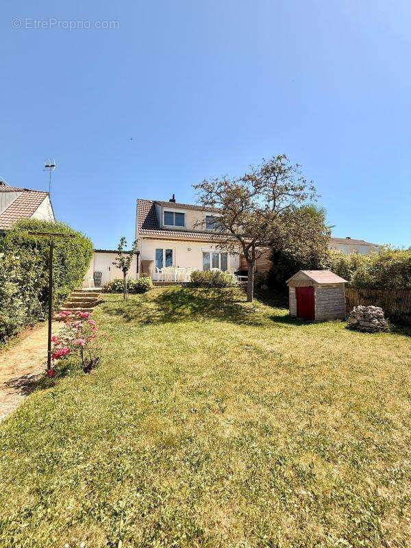 Maison à GENLIS