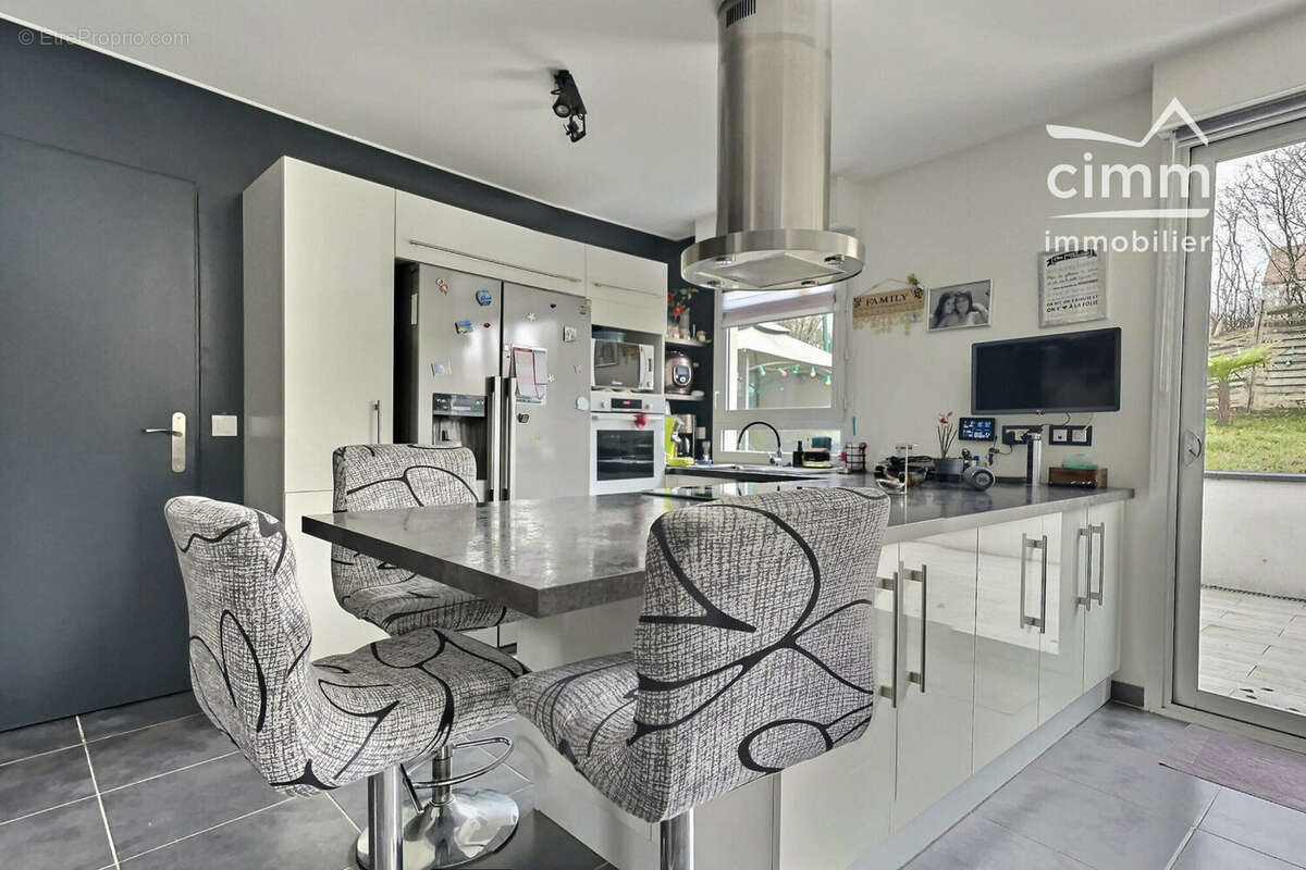 Cuisine ouverte - Maison à COULOMMIERS