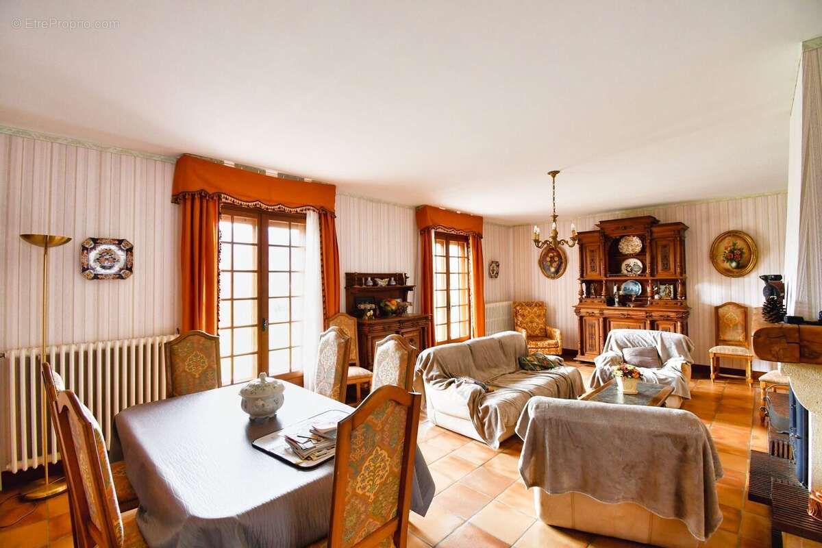 Maison 185 m² à Saint-Prix  - photo 2