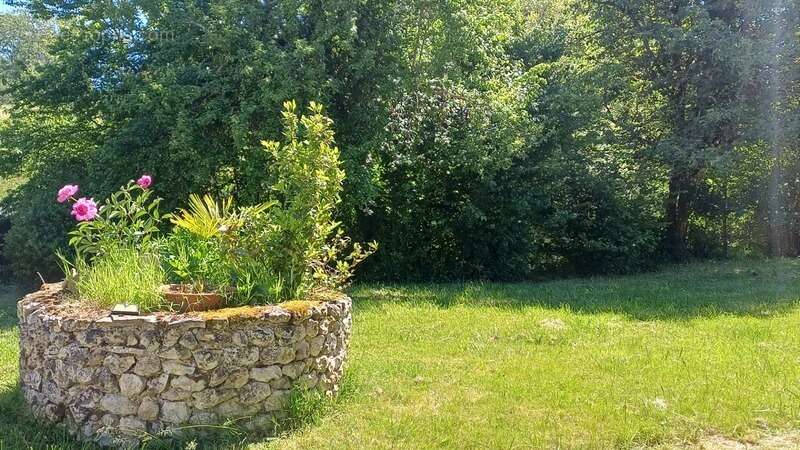 Propriete/Gites 6 hectares, Proche de THENON (24) - photo 9