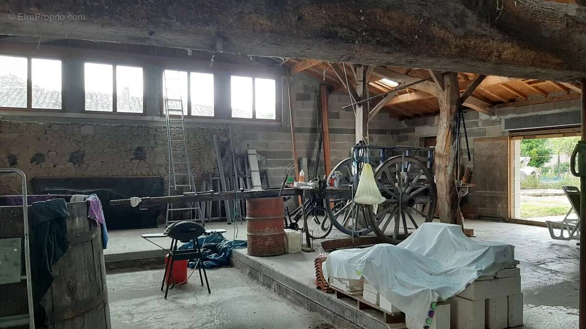 Maison de village en pierre en bon état - photo 13