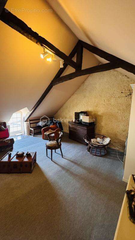 Maison à LANGROLAY-SUR-RANCE