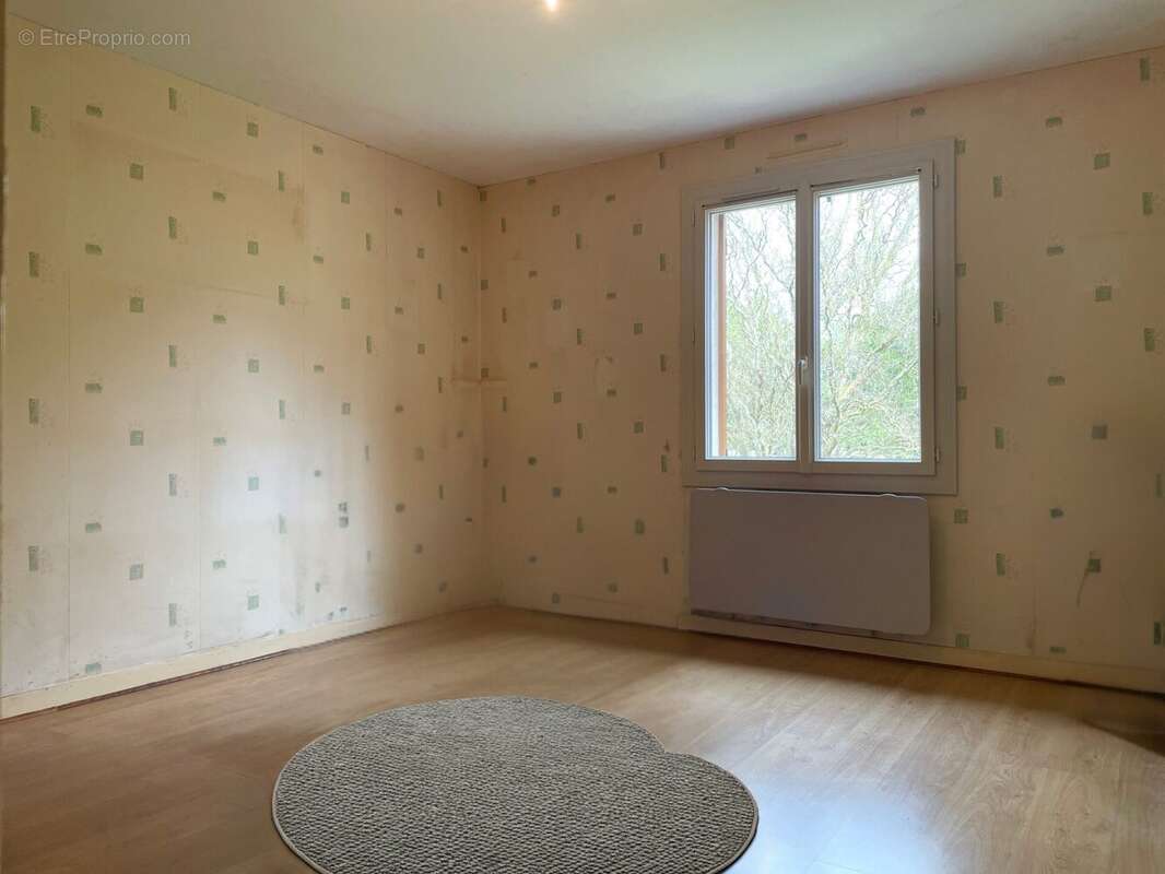 Chambre RDC - Maison à CONNERRE