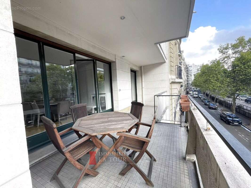 Appartement à PARIS-16E