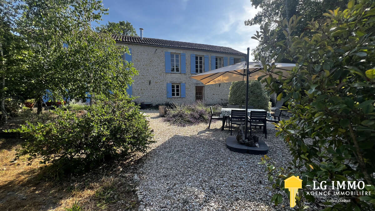 Charentaise de charme rénovée, 5 chambres, gîte,  jardin proche Mirambeau - photo 21