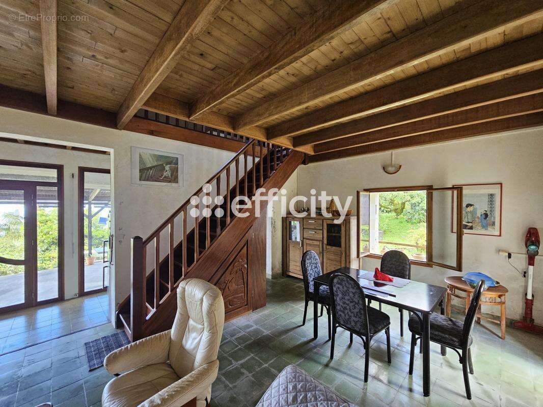Maison 173 m² à Saint-Claude  - photo 3