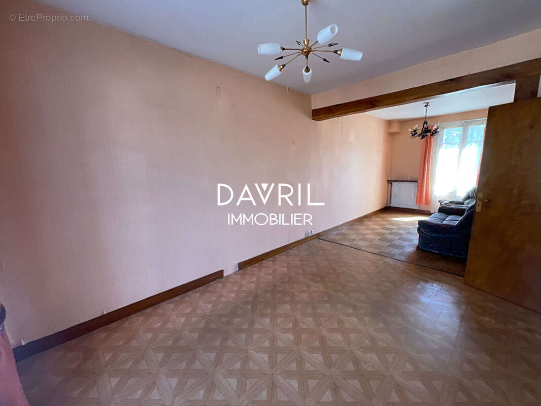 Maison à MAURECOURT