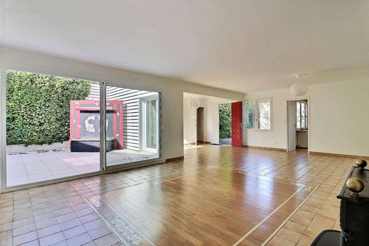 91700 - Plain-pied de 9 pièces - 230 m² - photo 3