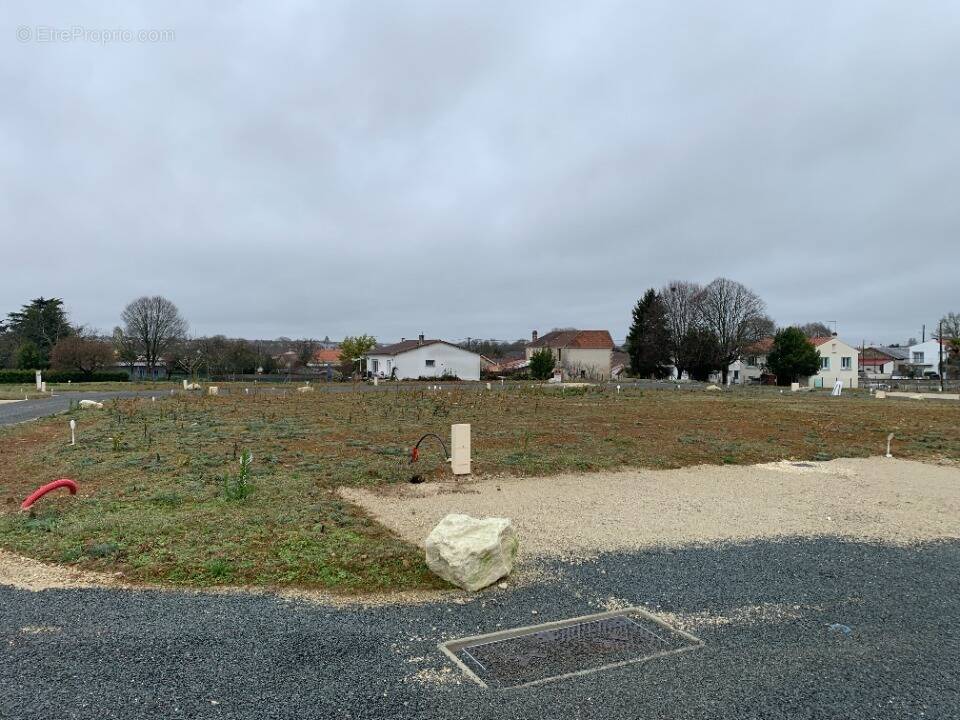 Terrain à SAINTES