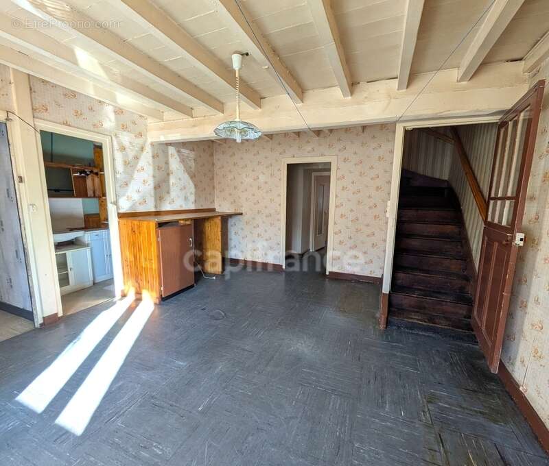 Maison a renover - essertines en donzy , 7 pièces , 164 m² , 4 /5 chambres , combles, cave, garage , terrain 526 m² - photo 8