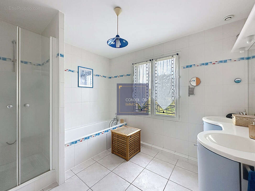 Maison à SAINTE-FOY-LES-LYON