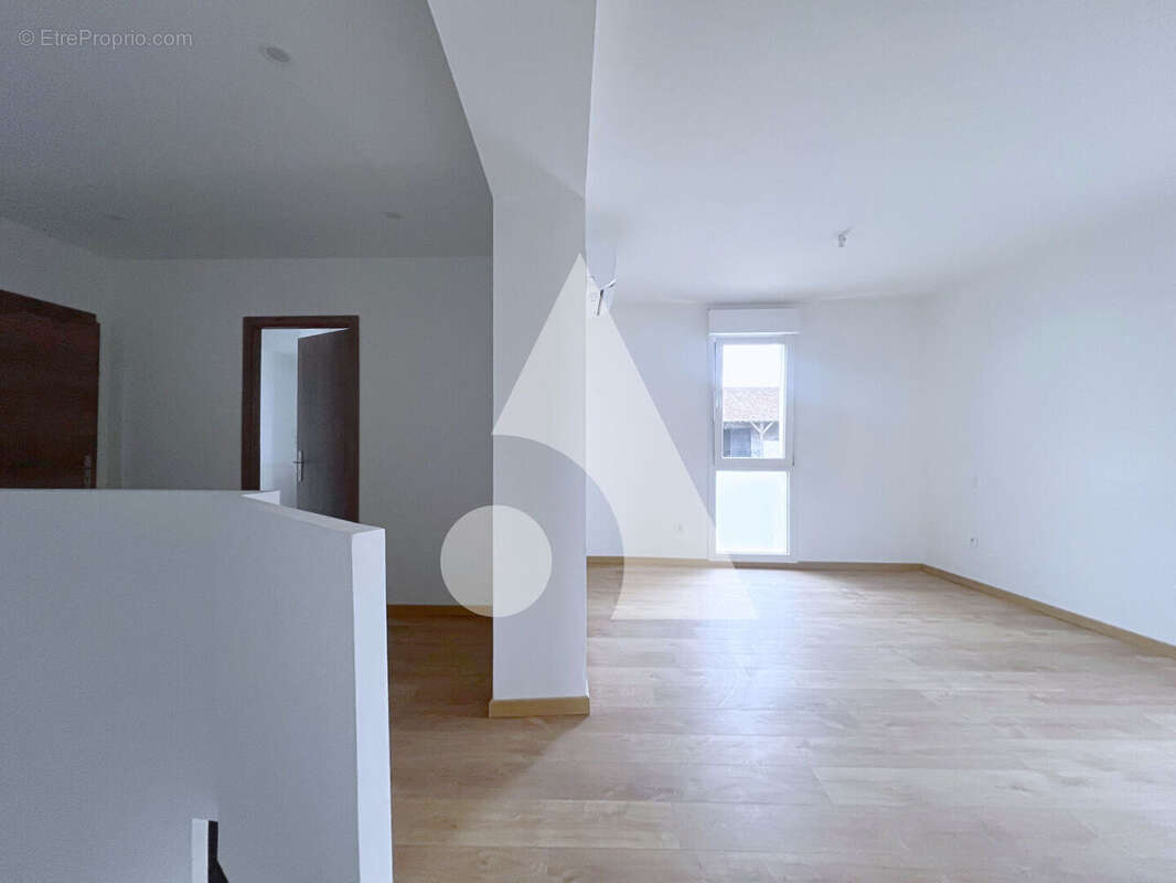 Maison à MONCEL-SUR-SEILLE