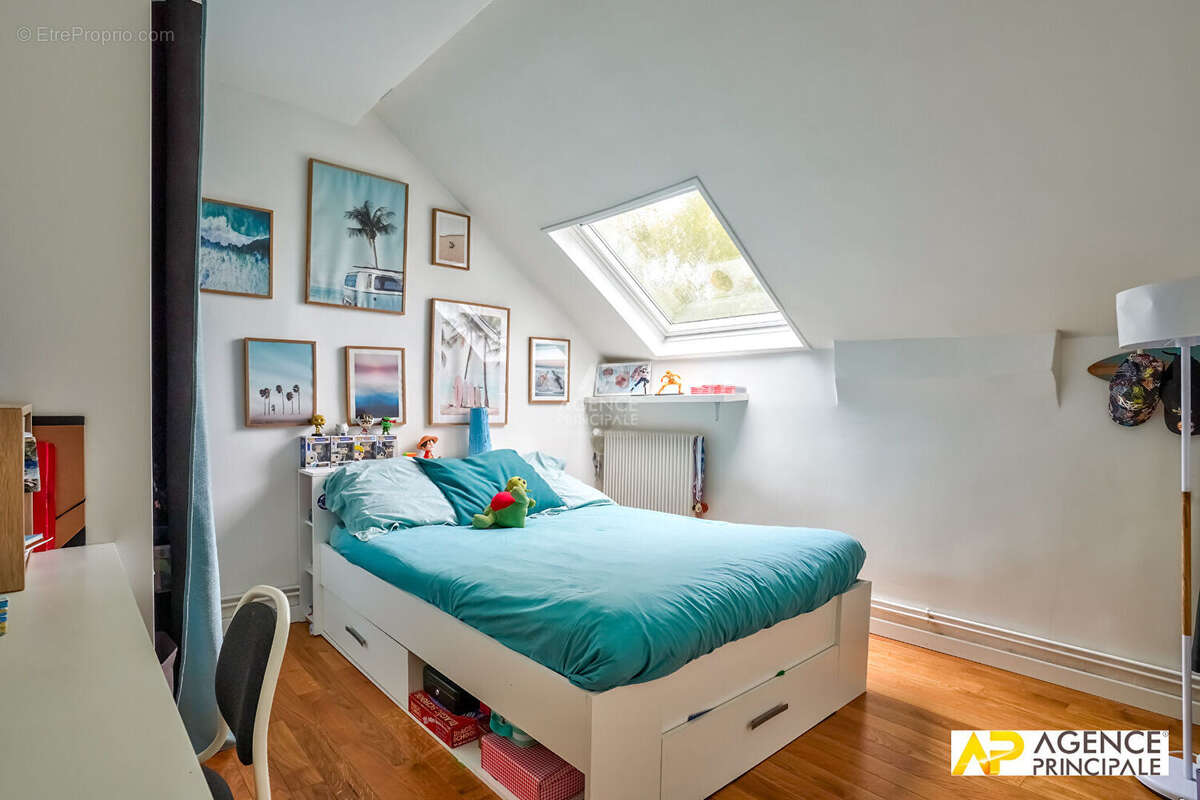 Maison à LE MESNIL-LE-ROI