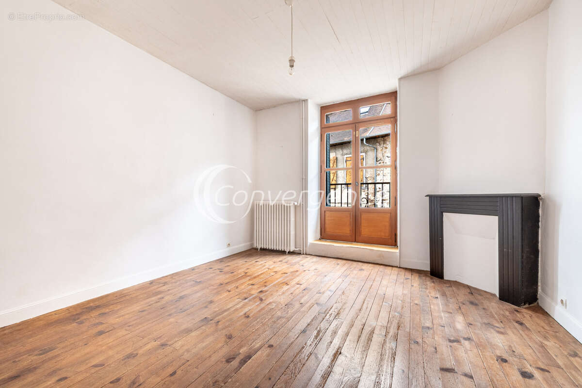 Maison à MAGNAC-BOURG