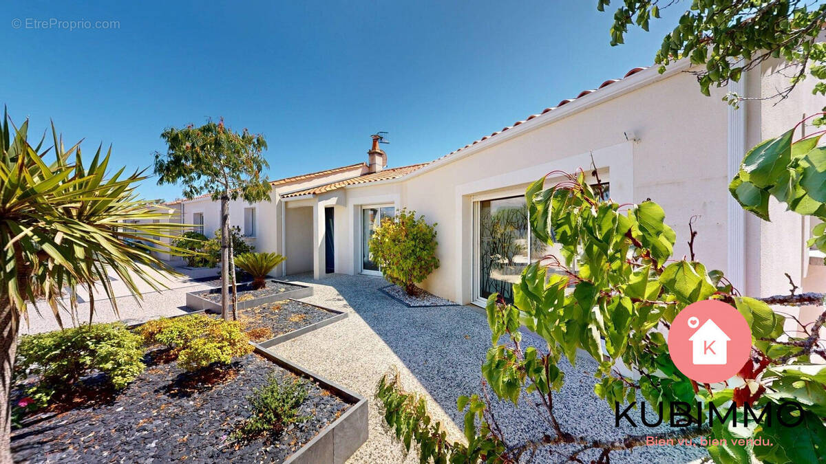 Maison 165 m² à Longeville-Sur-Mer  - photo 1