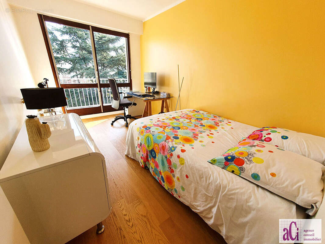 Appartement à L'HAY-LES-ROSES