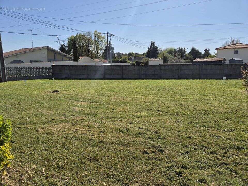 Saint Sauveur- terrain 600m²- constructible- Calme- proximité - Terrain à SAINT-SAUVEUR