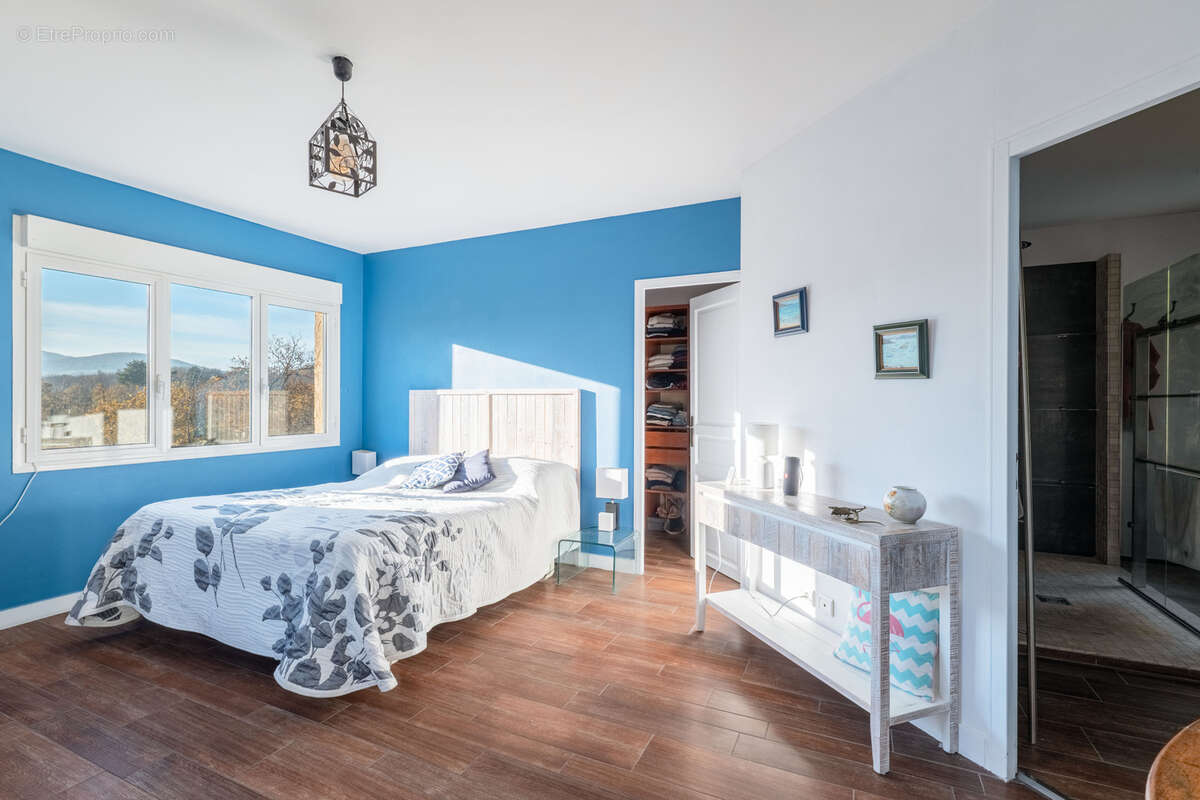 Maison à LA TOUR-DE-SALVAGNY