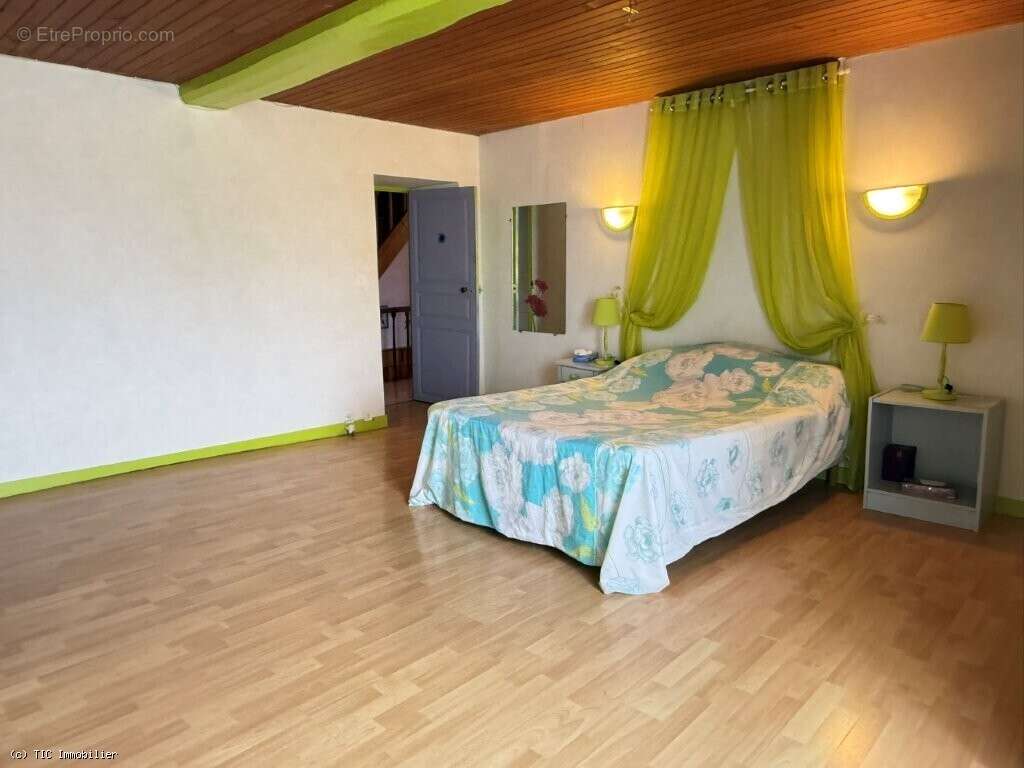 Villefagnan – Maison De 3 Chambres En Excellent Etat Avec Garage Double - photo 11