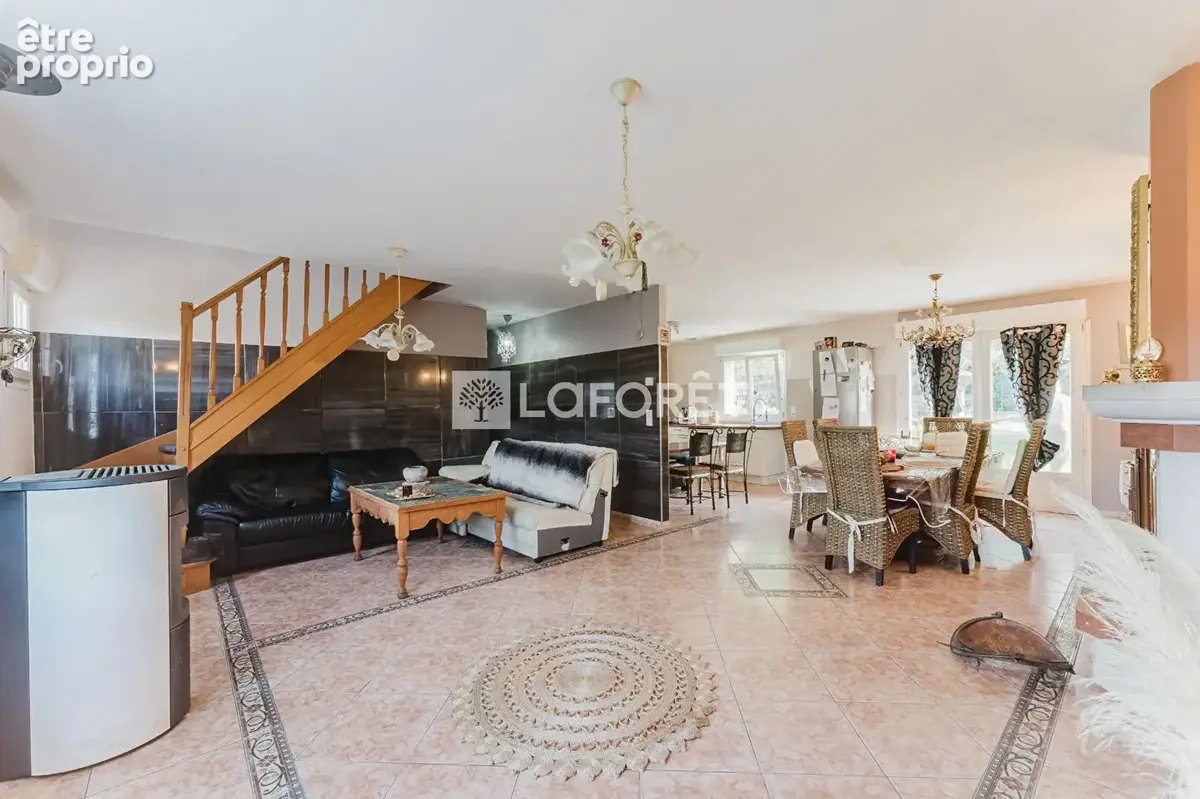 Pavillon semi plain pied de 136 m2, 4 ch, jardin, garage, carport - photo 3