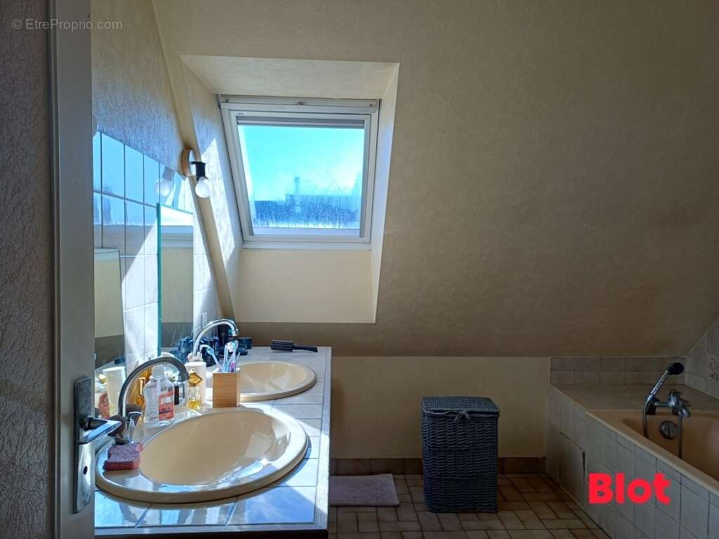 Maison à DOMAGNE