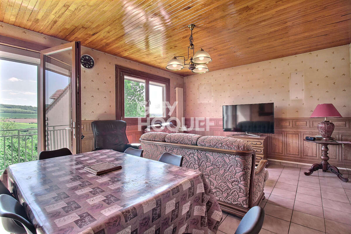 Maison à LAY-SAINT-CHRISTOPHE