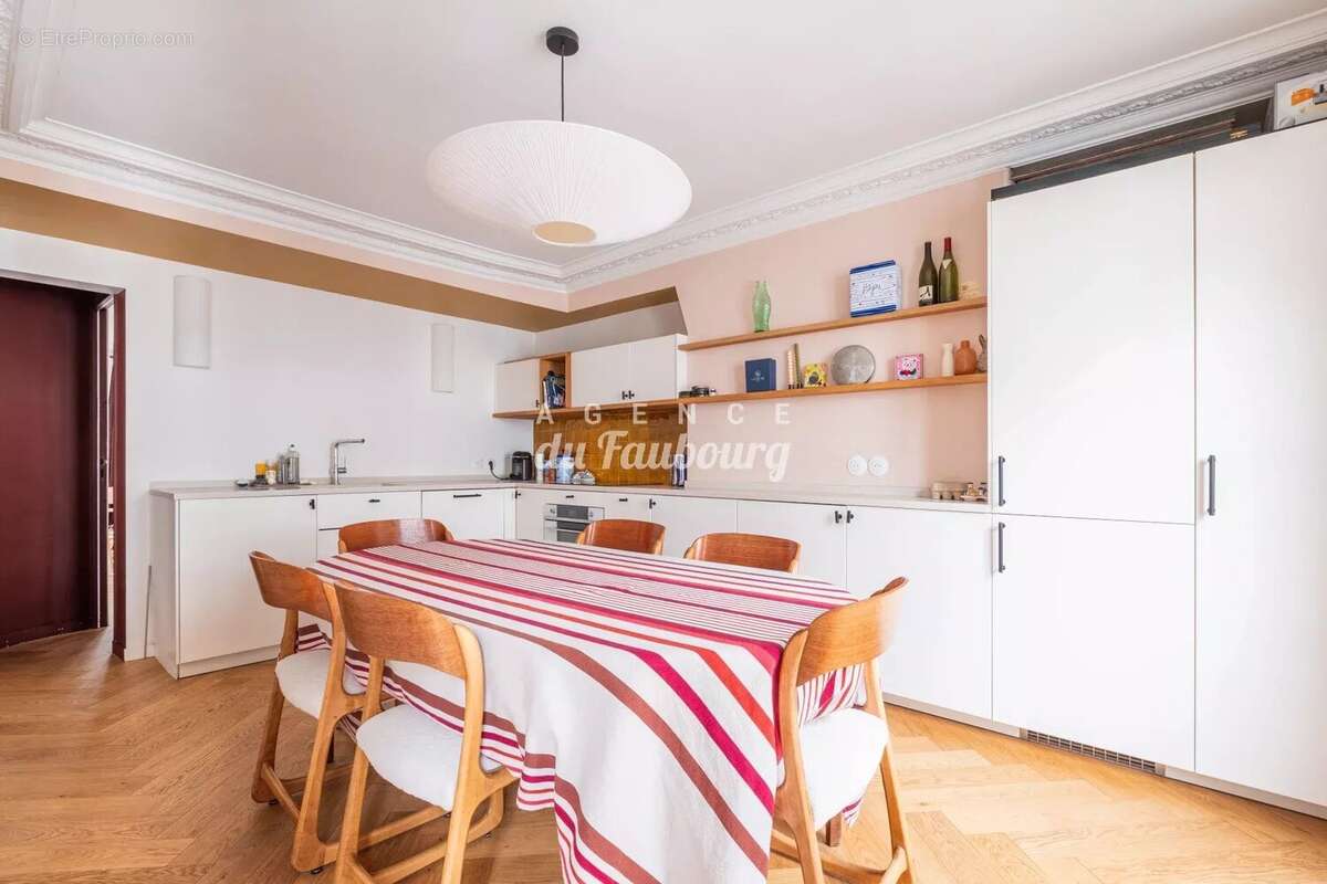 Appartement à PARIS-10E
