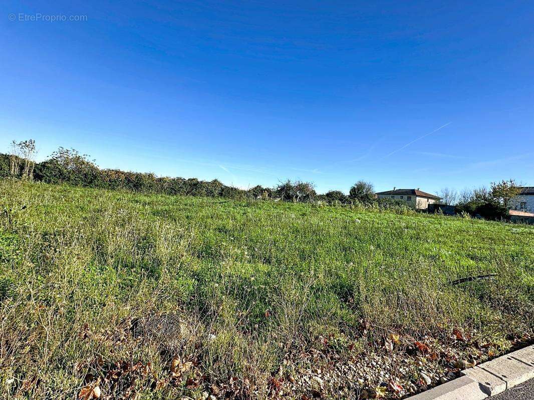 Terrain à SATOLAS-ET-BONCE