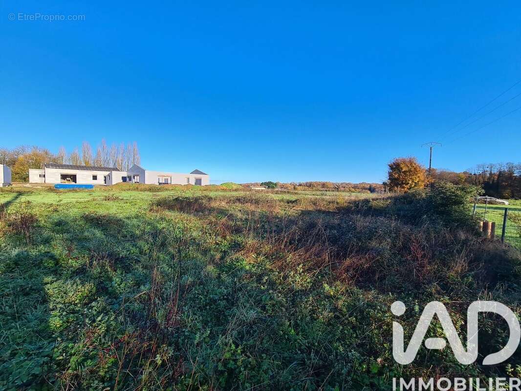 Photo 3 - Terrain à LES ESSARDS