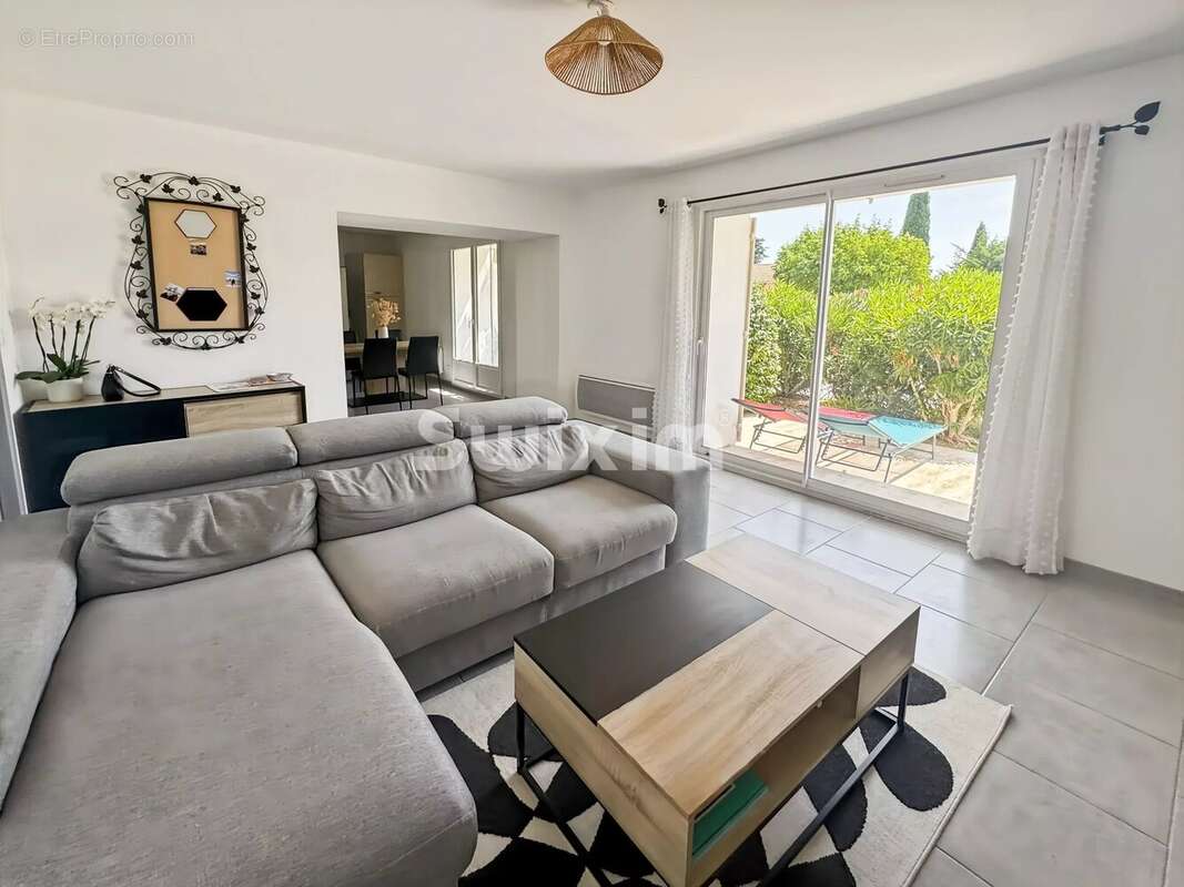 Appartement à SAINTE-CECILE-LES-VIGNES