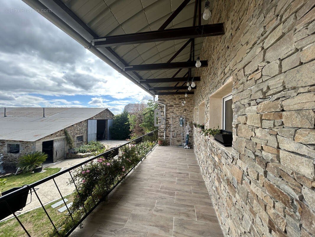 Maison à PRADINAS