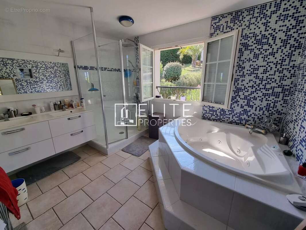 Maison à LES ADRETS-DE-L'ESTEREL