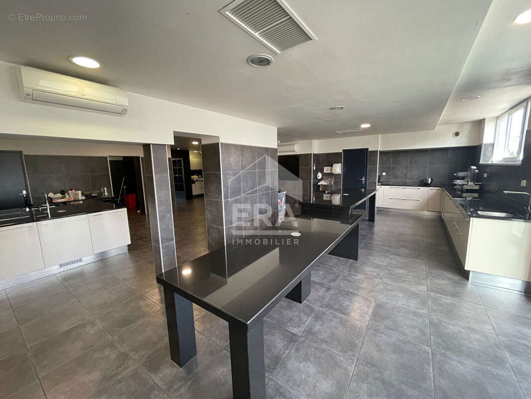 Commerce à TETEGHEM