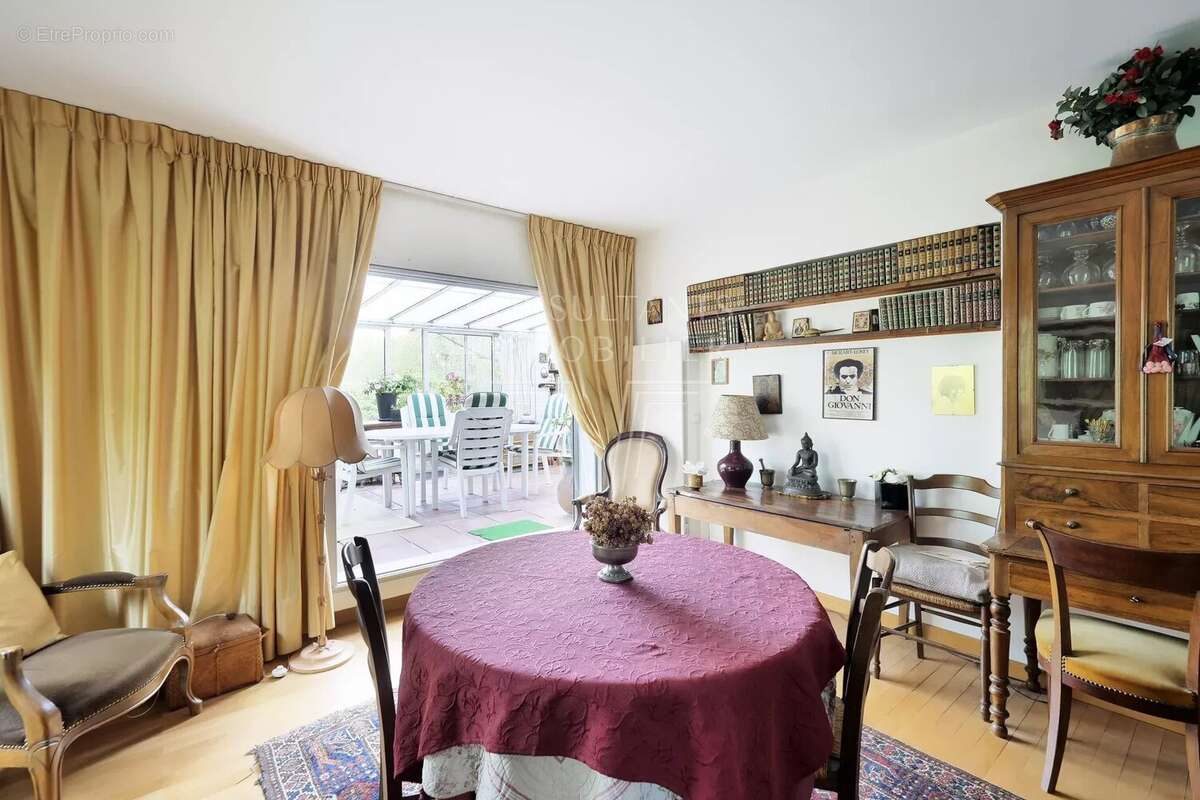 Appartement à NEUILLY-SUR-SEINE