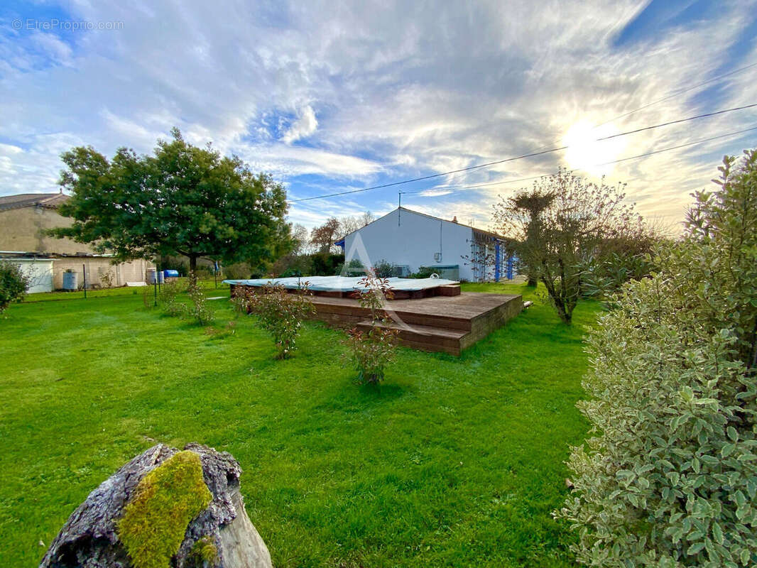 Maison à ALLAS-BOCAGE