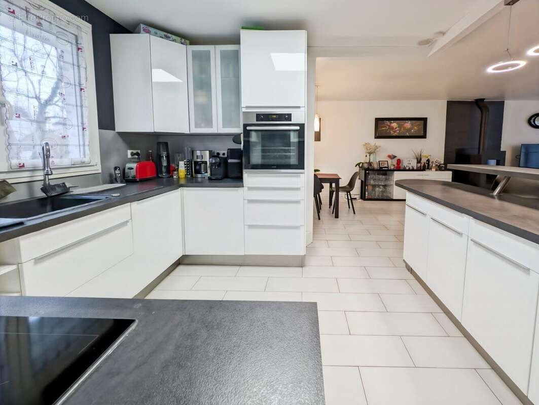 Maison à LE MESNIL-SAINT-DENIS