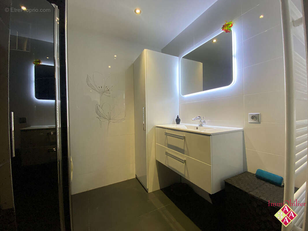 Appartement à SAINT-NAZAIRE-LES-EYMES