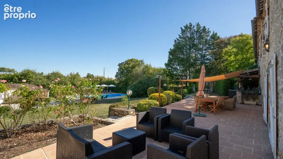 Belle propriété quercynoise avec 2 grandes maisons, piscine et 1 ha terrain - photo 24