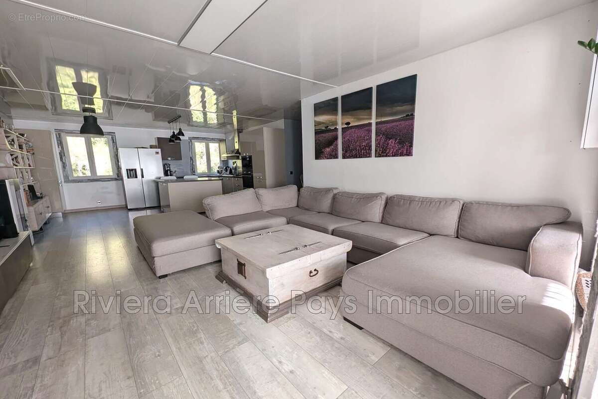 Appartement à TOURRETTE-LEVENS