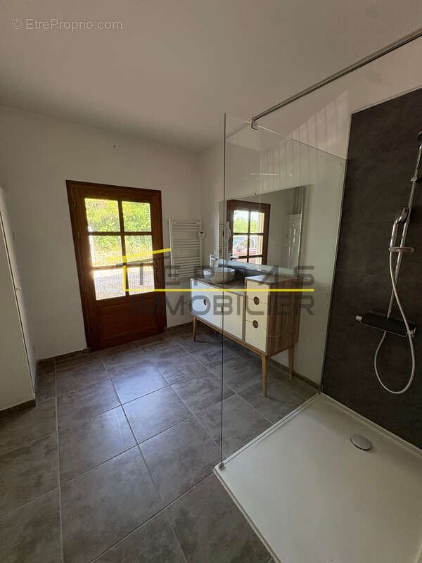 Villa indépendante agrémentée de ses dépendances et de sa piscine chauffée à Grignan. - photo 7